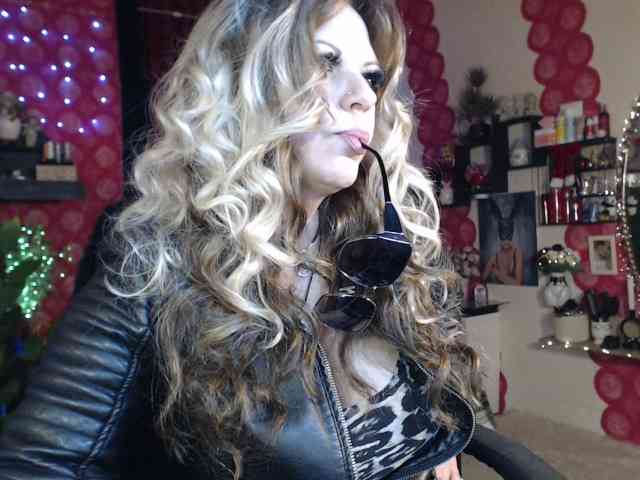 LadyVelvet webcam