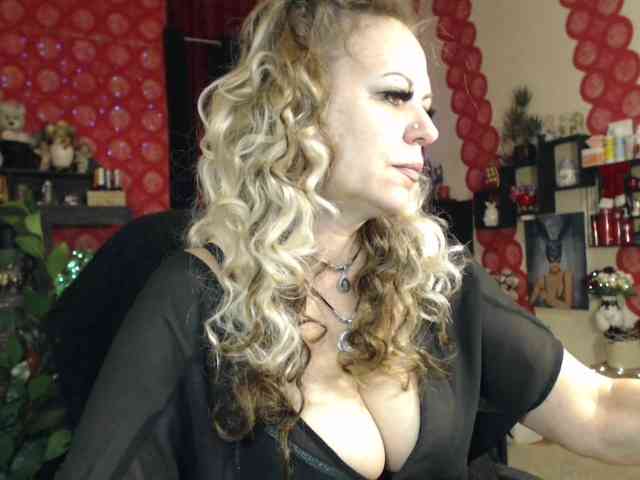 LadyVelvet webcam