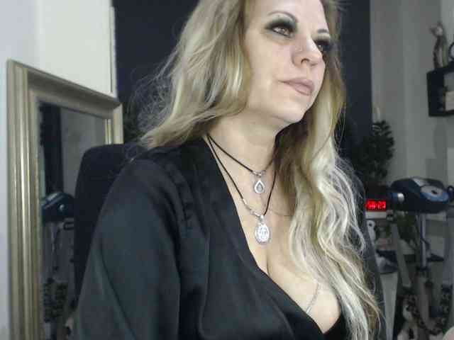 LadyVelvet webcam