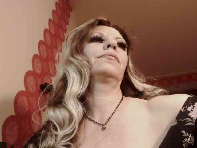 LadyVelvet webcam
