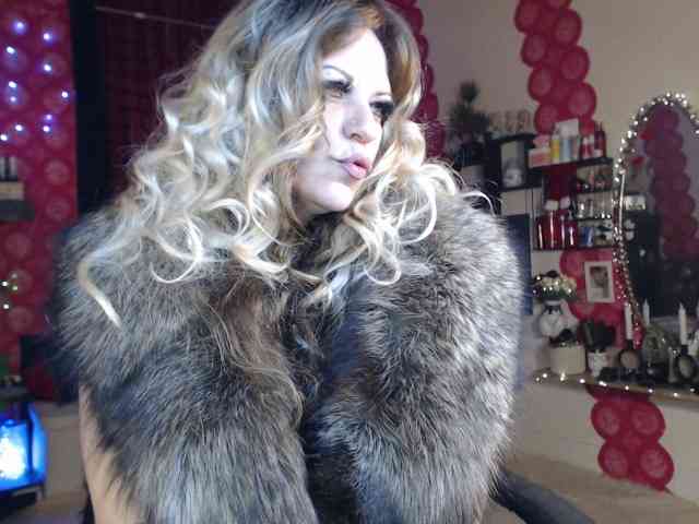 LadyVelvet webcam