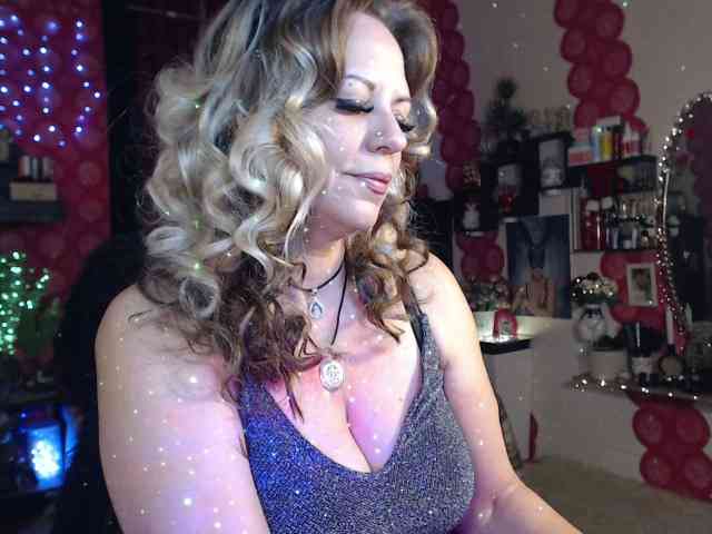 LadyVelvet webcam