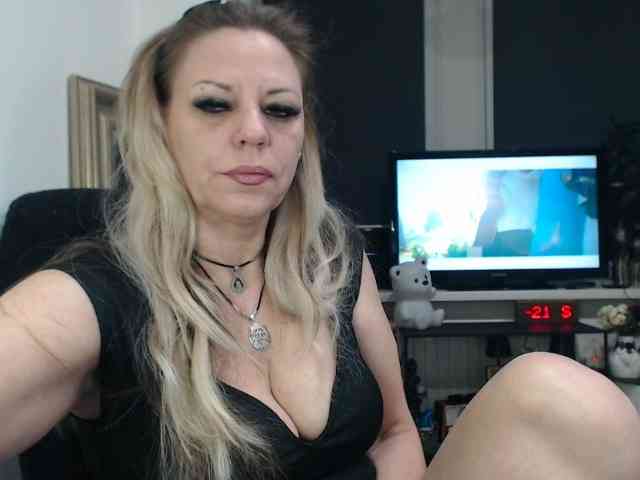 LadyVelvet webcam