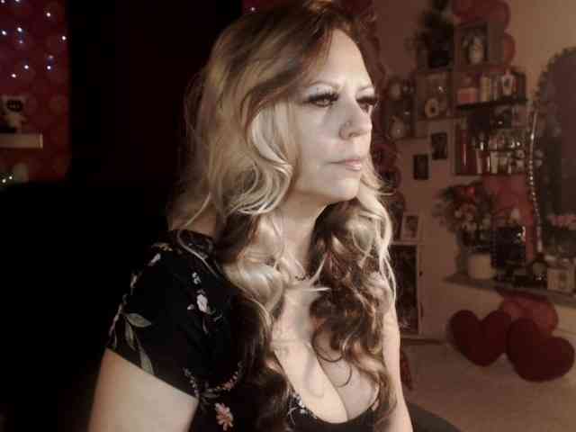 LadyVelvet webcam