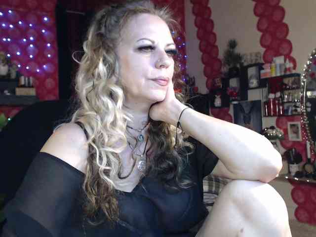 LadyVelvet webcam