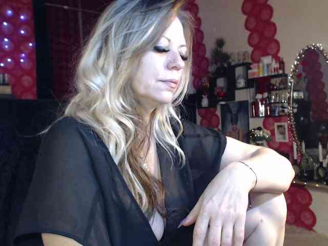 LadyVelvet webcam