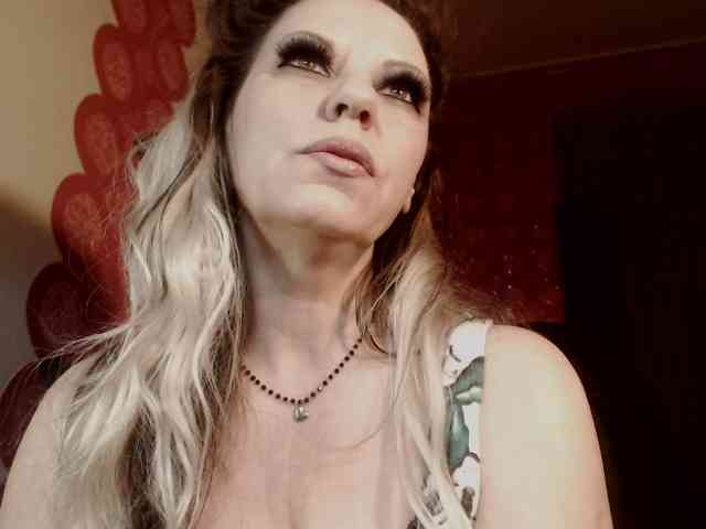 LadyVelvet webcam
