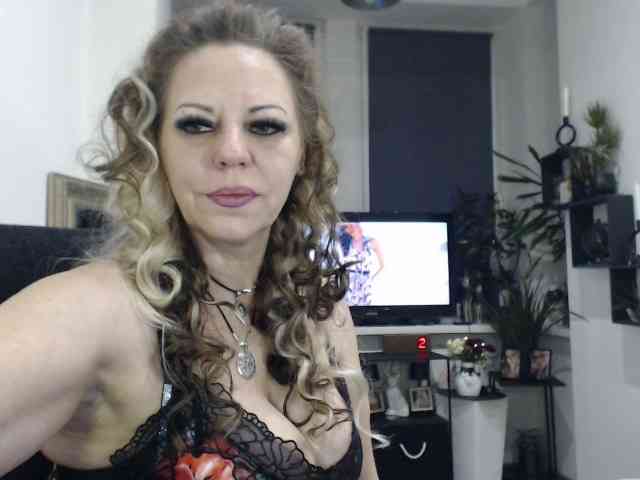 LadyVelvet webcam