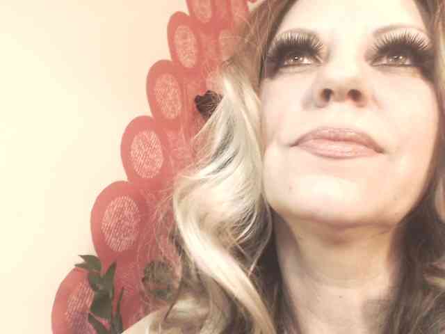 LadyVelvet webcam