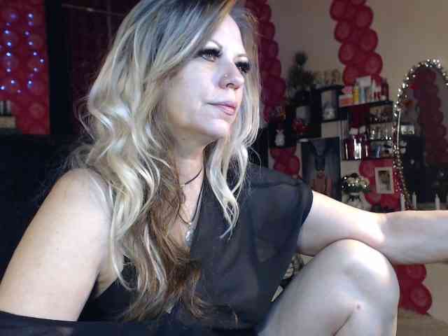 LadyVelvet webcam