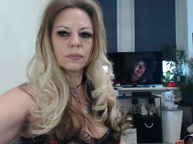 LadyVelvet webcam