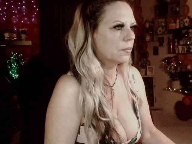 LadyVelvet webcam