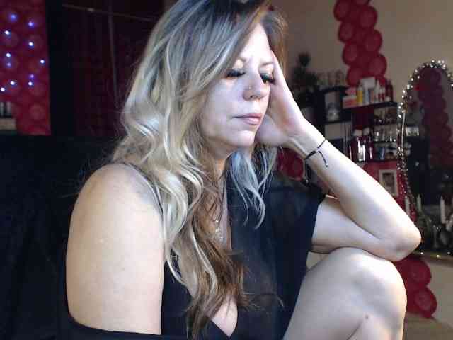 LadyVelvet webcam
