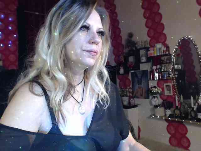 LadyVelvet webcam