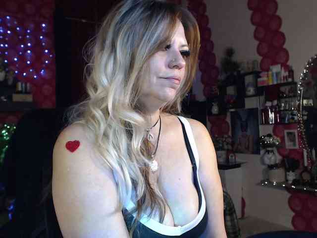 LadyVelvet webcam