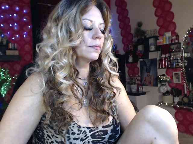 LadyVelvet webcam