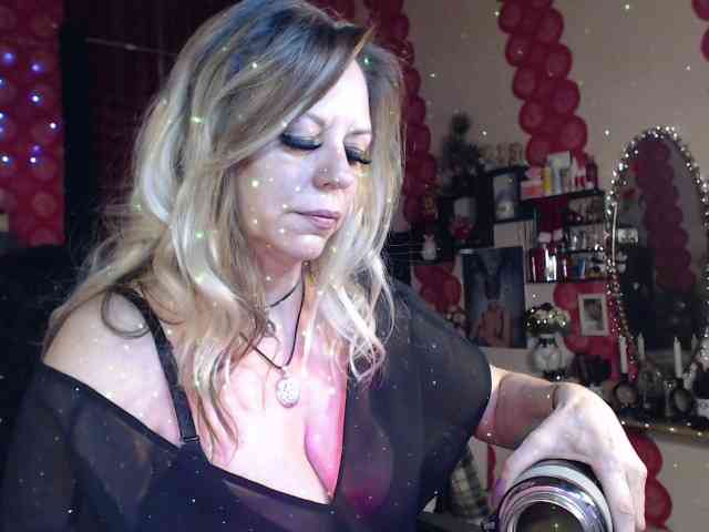 LadyVelvet webcam