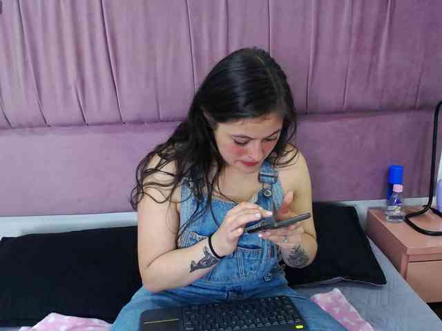 alicewatts webcam