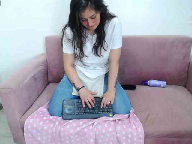alicewatts webcam
