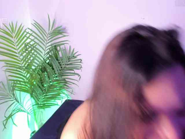 Miss-Lyra webcam