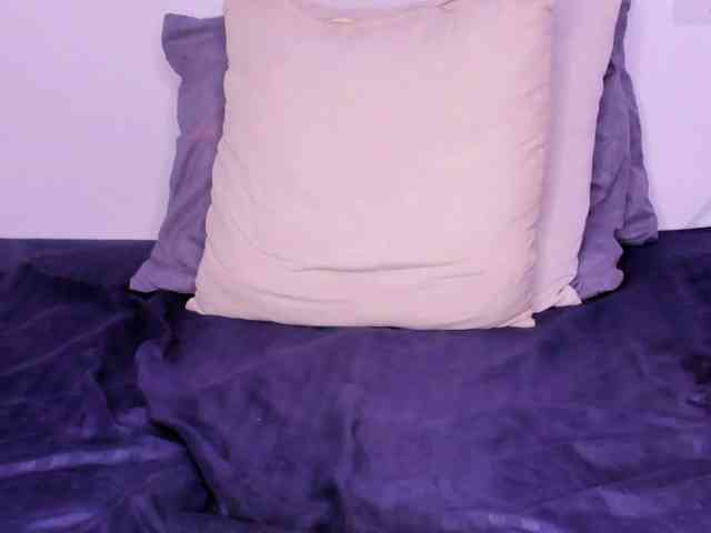 Miss-Lyra webcam