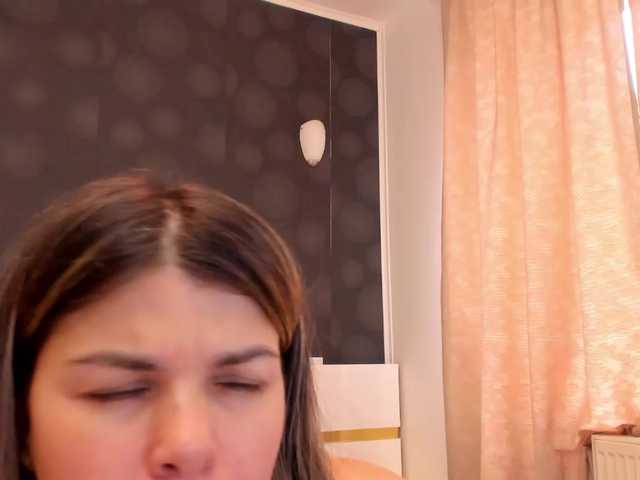 ELLY2's BongaCams show and profile