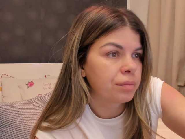 ELLY2's BongaCams show and profile