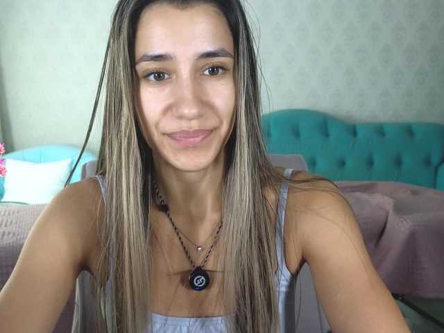 hot-ass-18's BongaCams show and profile