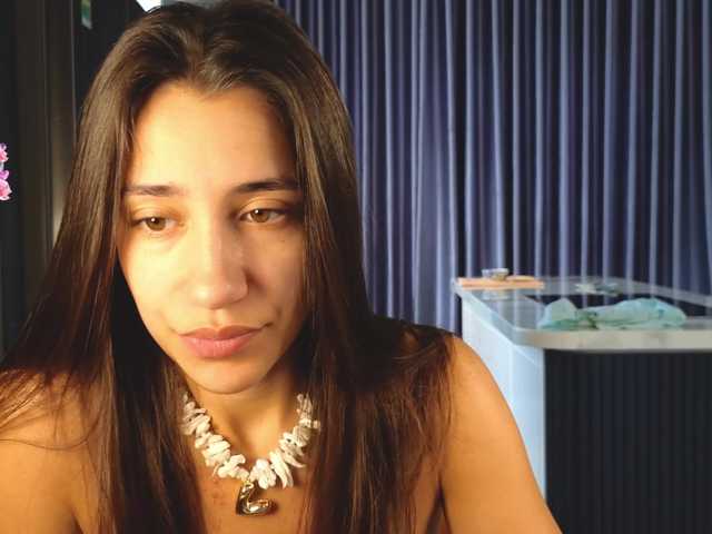 hot-ass-18's BongaCams show and profile