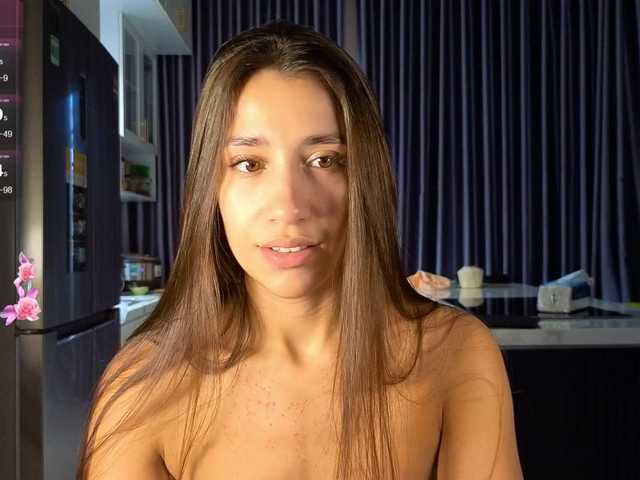 hot-ass-18's BongaCams show and profile