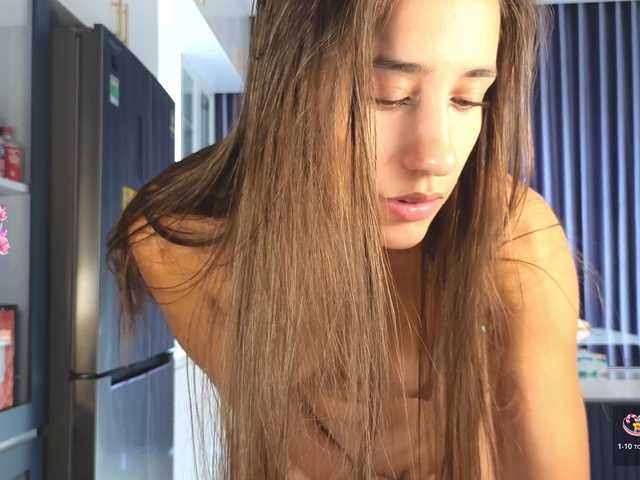 hot-ass-18's BongaCams show and profile