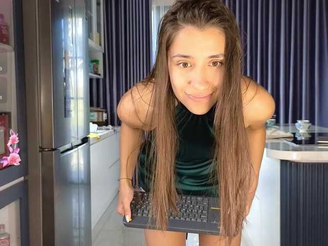 hot-ass-18's BongaCams show and profile