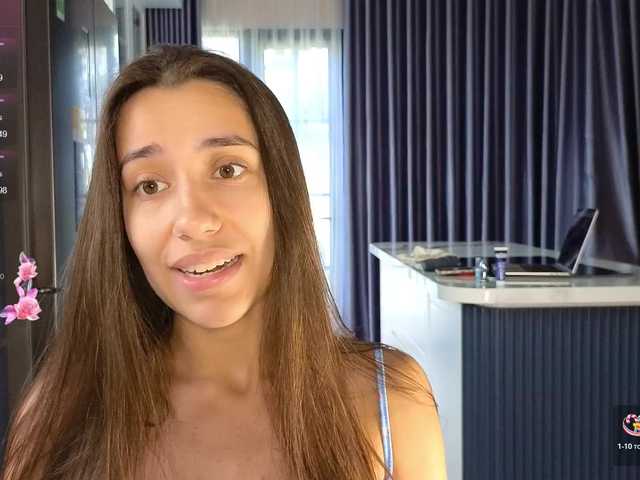 hot-ass-18's BongaCams show and profile