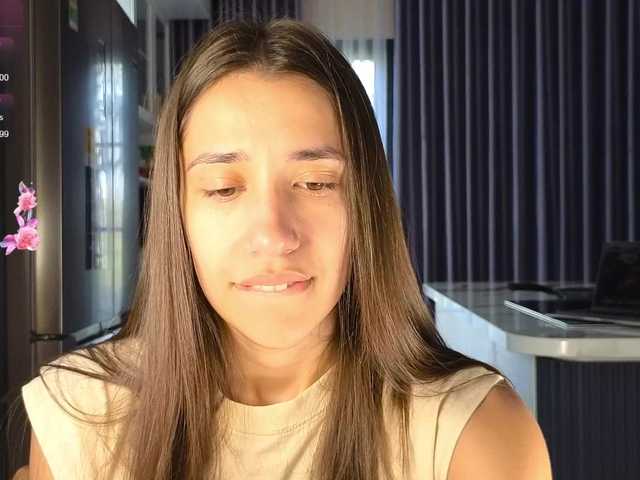 hot-ass-18's BongaCams show and profile