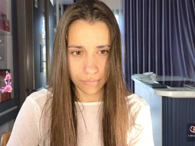 hot-ass-18's BongaCams show and profile