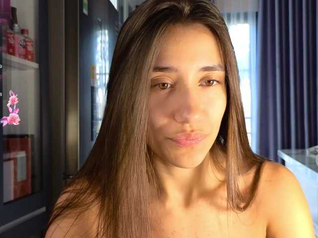 hot-ass-18's BongaCams show and profile