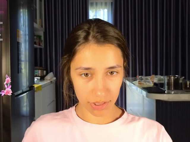 hot-ass-18's BongaCams show and profile