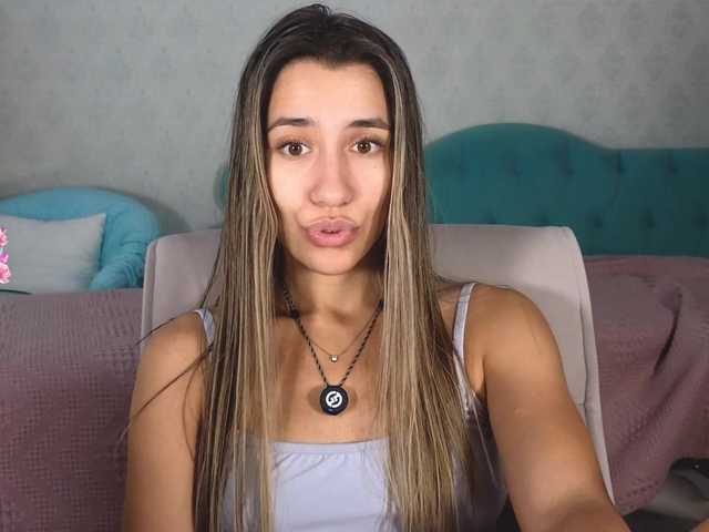 hot-ass-18's BongaCams show and profile