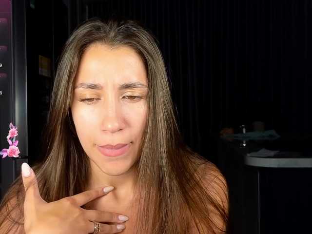 hot-ass-18's BongaCams show and profile