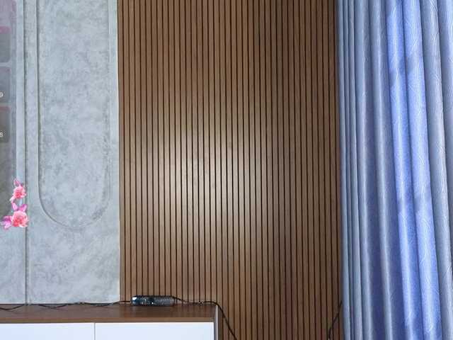 hot-ass-18's BongaCams show and profile