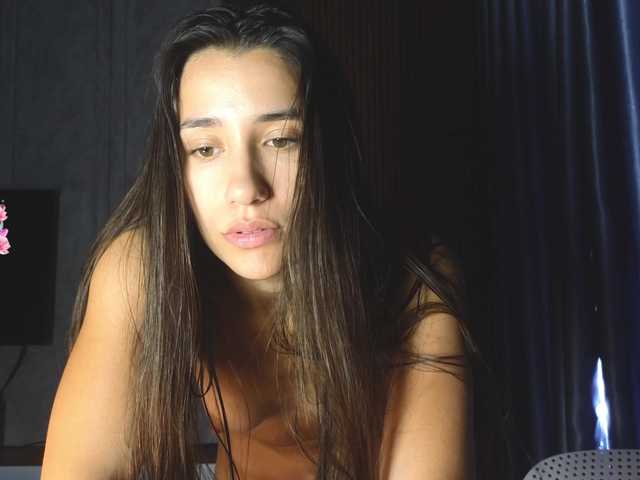 hot-ass-18's BongaCams show and profile