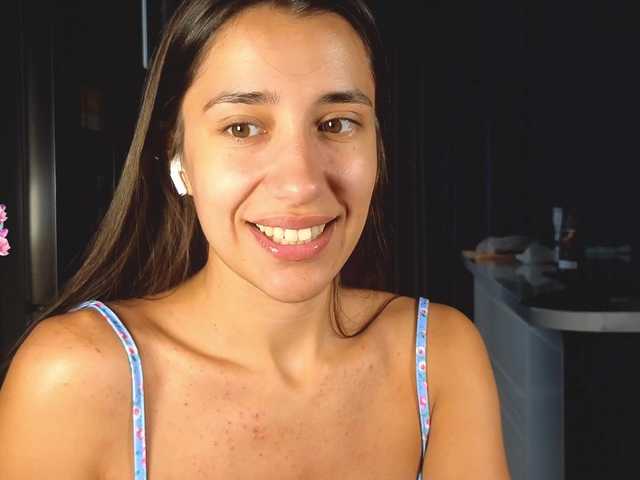 hot-ass-18's BongaCams show and profile