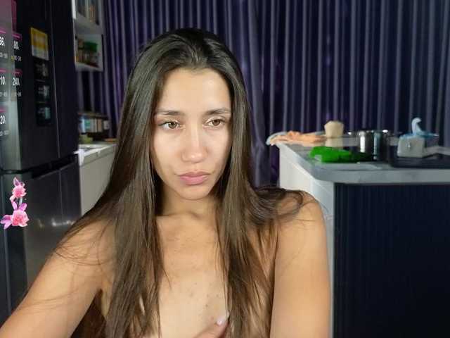 hot-ass-18's BongaCams show and profile