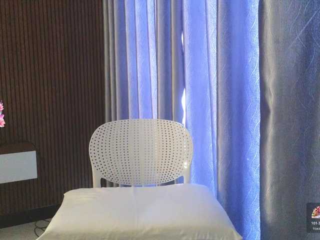 hot-ass-18's BongaCams show and profile