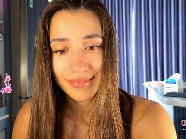 hot-ass-18's BongaCams show and profile