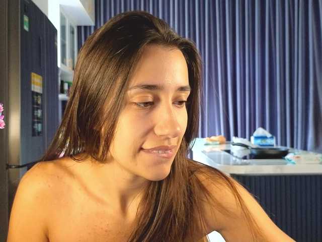 hot-ass-18's BongaCams show and profile