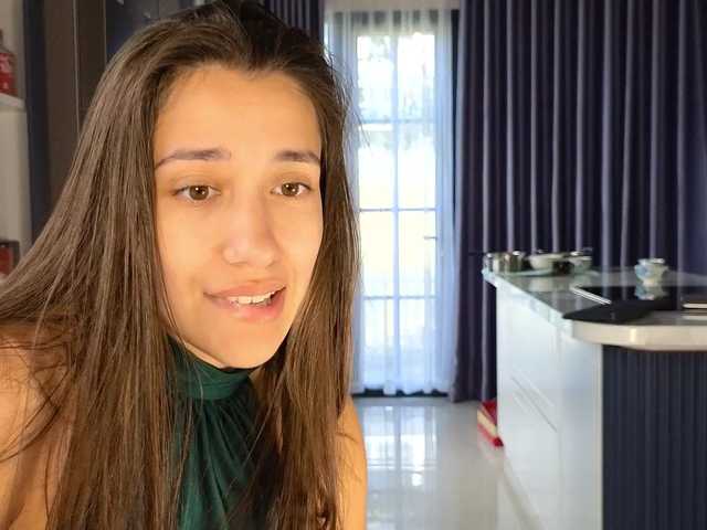 hot-ass-18's BongaCams show and profile