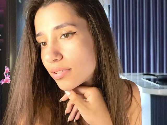 hot-ass-18's BongaCams show and profile