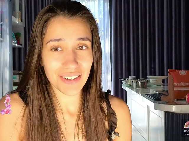 hot-ass-18's BongaCams show and profile