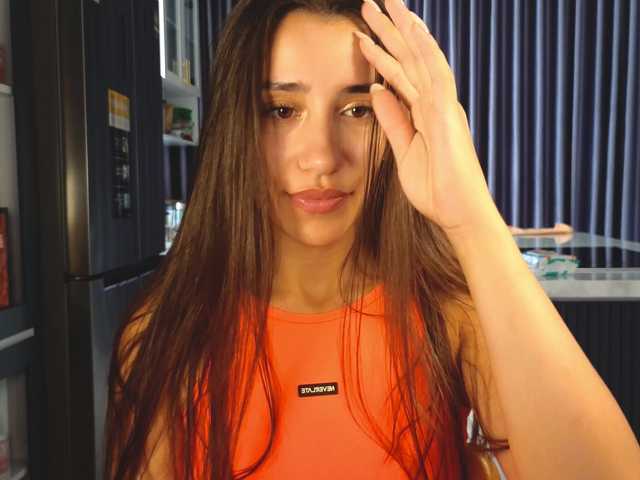 hot-ass-18's BongaCams show and profile